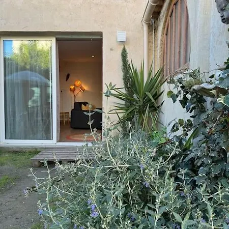 Apartment De Plain-pied Avec Jardin *