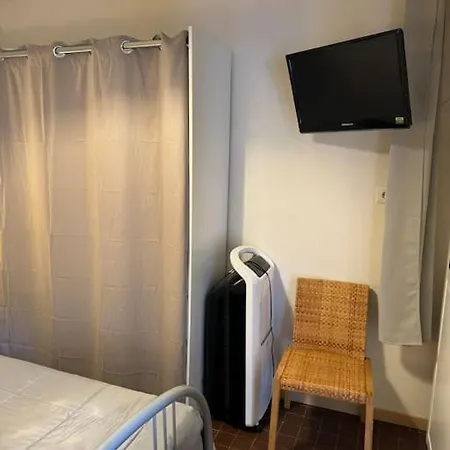 Apartment De Plain-pied Avec Jardin *