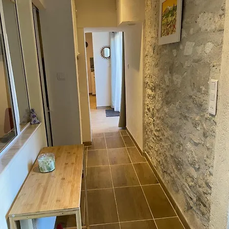 Apartment De Plain-pied Avec Jardin *